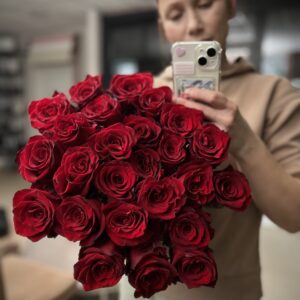 Роза красная 25шт.